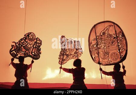 Arte fantoccio ombra tailandese nella provincia di Rachaburi, Thailandia. Foto Stock