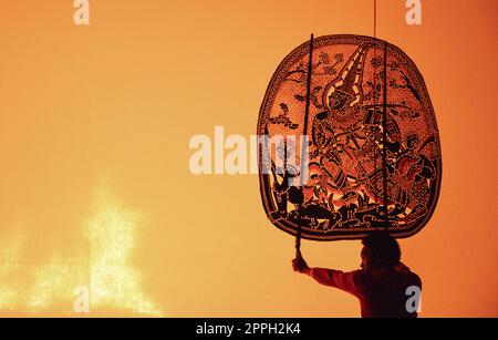 Arte fantoccio ombra tailandese nella provincia di Rachaburi, Thailandia. Foto Stock