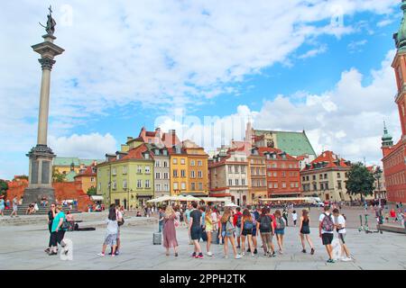 Splendida architettura e strada a Varsavia. Ora di punta in città Foto Stock