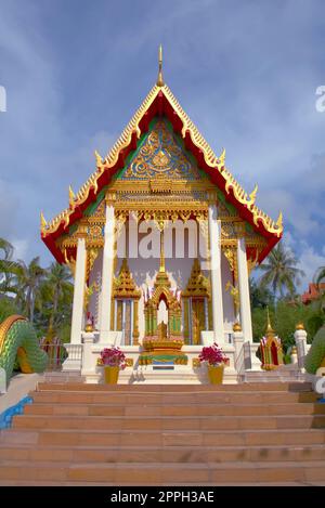 Cappella buddista al Wat Suwankiriket tempio della scuola di Karon, provincia di Phuket, Tailandia. Foto Stock