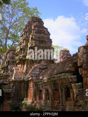 Antica torre alle rovine del tempio di Banteay Kdei, situata nel complesso di Angkor Wat vicino a Siem Reap, Cambogia. Foto Stock