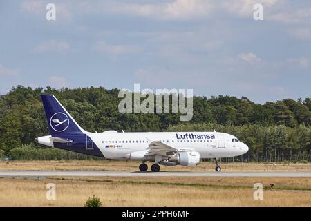 Aeroporto di Francoforte Fraport - decolla l'Airbus A319-114 di Lufthansa Foto Stock