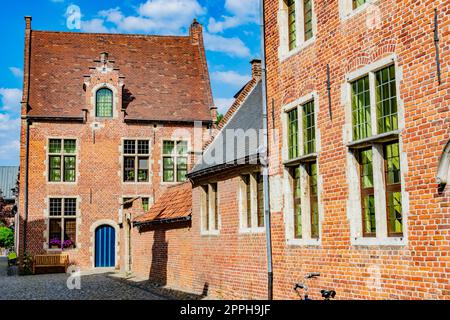 Architettura storica del grande beghinaggio di Lovanio, Belgio Foto Stock