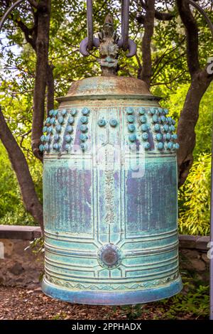 Vecchia campana giapponese finemente realizzata in bronzo Foto Stock