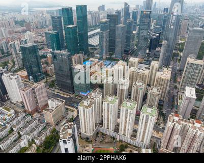 Shenzhen, Cina, 21 gennaio 2022: Vista dall'alto della città di Shenzhen, quartiere di Futian Foto Stock