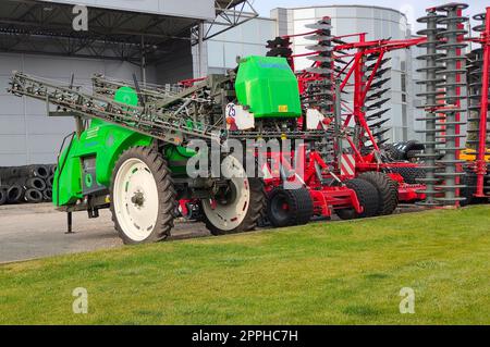 Kiev, Ucraina - 16 giugno 2020: L'irroratrice semovente Tecnova a Kiev, Ucraina Foto Stock