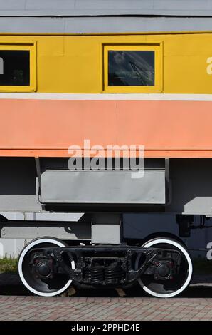Foto delle ruote delle ferrovie Russe supporto tecnico treno Foto Stock
