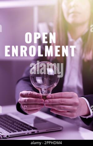 Ispirazione che mostra il segno Open Enrolment. L'approccio aziendale consente l'applicazione di un'assicurazione sanitaria entro il periodo Foto Stock