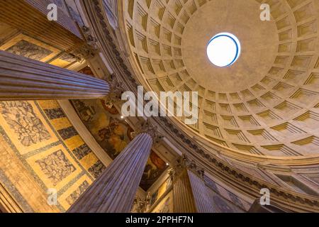 All'interno del tempio Pantheon a Roma Foto Stock