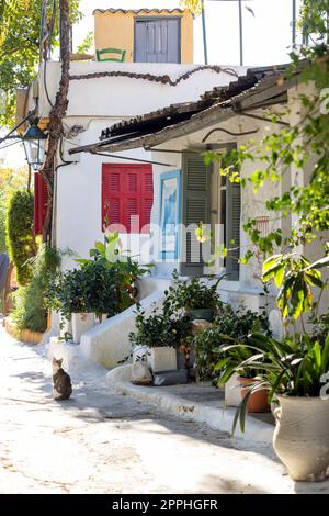 Anafiotika, piccolo e panoramico quartiere di Atene, parte del vecchio quartiere storico di Plaka, strade strette, Atene, Grecia. Foto Stock