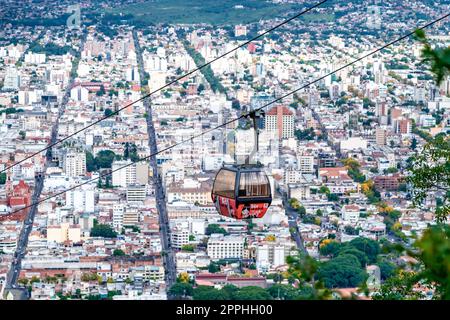 Salta, Argentina - 8 aprile 2022: Panorama della città argentina di Salta in Sud America Foto Stock