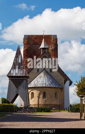 L'antica chiesa di Pelworm nello Schleswig Holstein Foto Stock