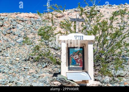 La Poma, Argentina - 11 aprile 2022: cappella sulla strada per la statua di Cristo Foto Stock