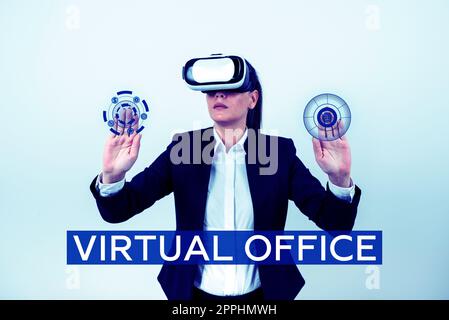 Scrittura visualizzazione testo Virtual Office. Panoramica aziendale ambiente di lavoro mobile dotato di collegamenti di telecomunicazione Foto Stock