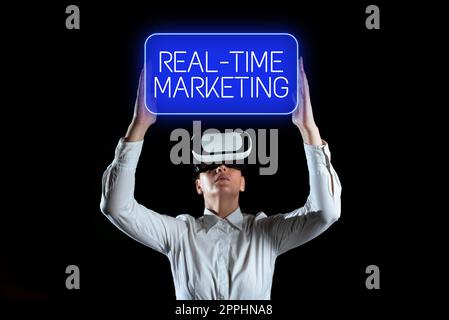 Visualizzazione concettuale Real Time Marketing. Parola per la creazione di una strategia incentrata sulle tendenze attuali rilevanti Foto Stock