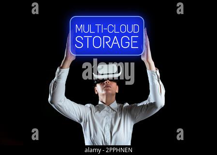 Testo che mostra lo storage multi-cloud di Inspiration. Approccio aziendale utilizzo di più servizi di cloud computing e storage Foto Stock