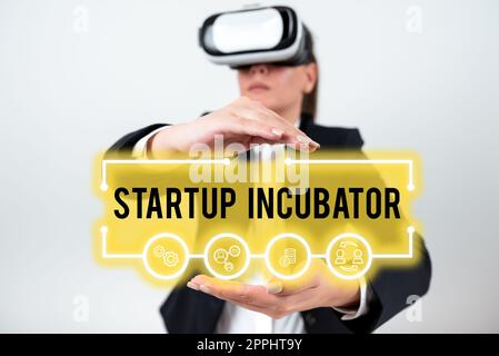 Simbolo che mostra l'incubatore di avvio. Parola per concetto che può essere usato per guadagno finanziario di affari Foto Stock