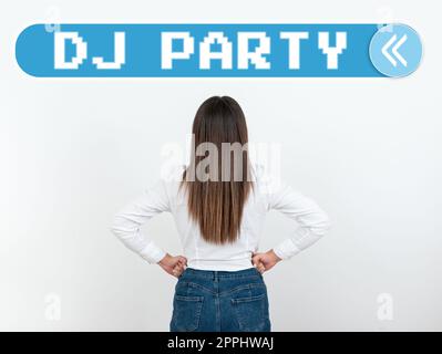 Didascalia concettuale DJ Party. Persona di idea di affari che introduce e riproduce musica popolare registrata sulla radio Foto Stock