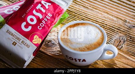 Pacchetti di caffè Costa Foto Stock