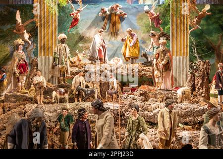 Presepe italiano - chiamato presepe - con presepe. Tradizionale scena religiosa di Natale. Foto Stock