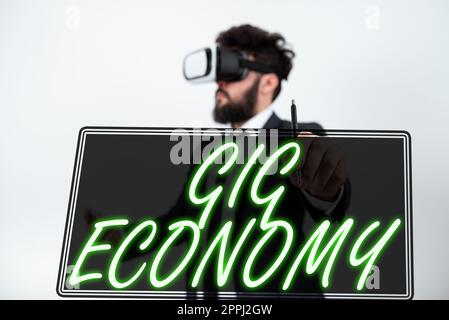 Cartello di testo che mostra Gig Economy. Fotografia concettuale un sistema di mercato caratterizzato da lavori e contratti a breve termine Foto Stock
