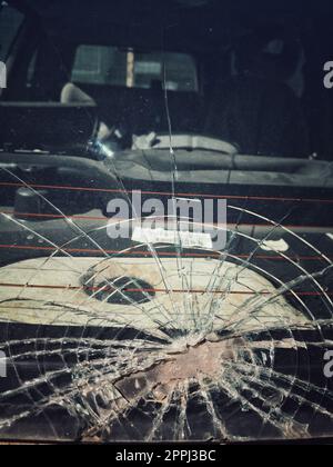 Broken auto parabrezza Foto Stock