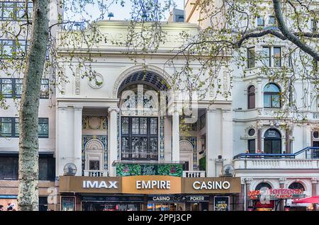 Facciata dell'Empire Cinema a Leicester Square, Londra, Regno Unito Foto Stock