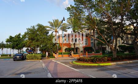 Lauderdale-by-the-Sea. Tipico appartamento in spiaggia in Florida in una bella giornata di sumer. Foto Stock