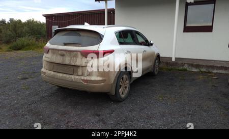 Un'auto KIA SUV sporca dopo un giro fuoristrada in Islanda Foto Stock