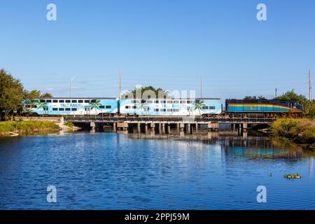 Tri-Rail, treno pendolare a Delray Beach, Florida, Stati Uniti Foto Stock