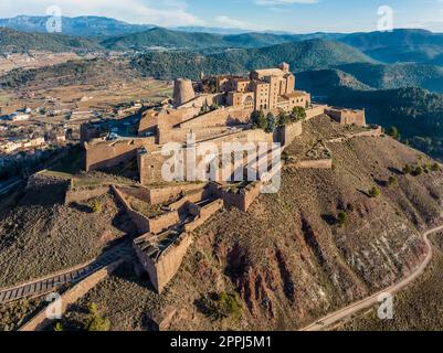 Il castello di Cardona è un famoso castello medievale in Catalogna. Foto Stock