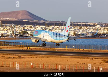 Aereo TUI Boeing 737-800 all'aeroporto di Lanzarote in Spagna Foto Stock