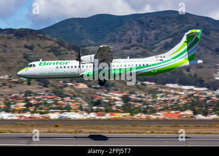 Aereo Binter Canarias ATR 72-600 all'aeroporto di Tenerife Norte in Spagna Foto Stock