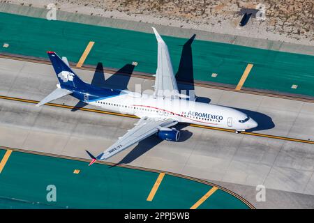 Aeromexico Boeing 737-800 all'aeroporto di Los Angeles, vista aerea degli Stati Uniti Foto Stock