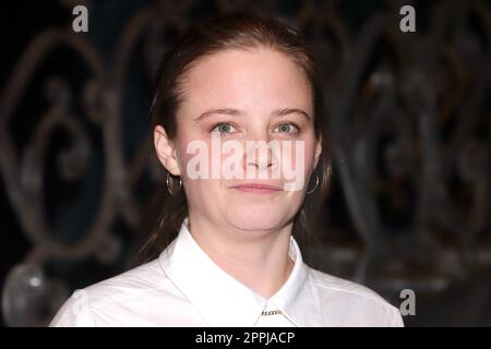 Tatort Eispalast - Jasna Fritzi Bauer incontra la Regina del ghiaccio, Jasna Fritzi Bauer visita la Regina del ghiaccio al Theater im Hamburger Hafen, 08.01.2023, Amburgo citazione dopo lo spettacolo: "Sono un grande appassionato di musica e regina del ghiaccio, lo spettacolo era davvero Foto Stock