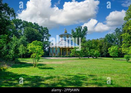 La sala da tè cinese si trova nello splendido parco di Sanssouci. Foto Stock