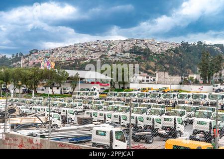 Quito, Ecuador - 26 settembre 2022: Traffico automobilistico in città Foto Stock