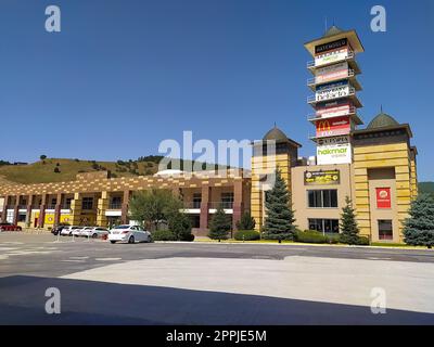 Bursa, Turchia - 16 settembre 2022: Vista esterna del centro commerciale Inegol Foto Stock