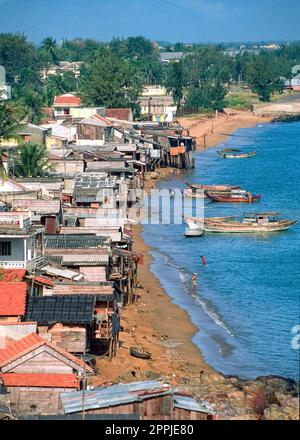 Eingescanntes Didiminv einer historischen Farbaufnahme der KÃ¼stenregion Vietnams am chinesischen Meer Foto Stock