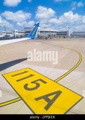 Antalya, Turchia - 11 maggio 2021: Ukraine International Airlines Boeing 737 Foto Stock