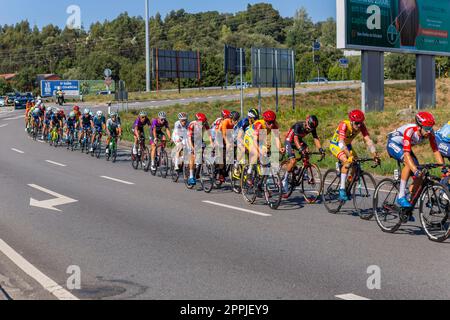 Ciclisti che prendono parte alla tappa Santo Tirso - Braga Foto Stock