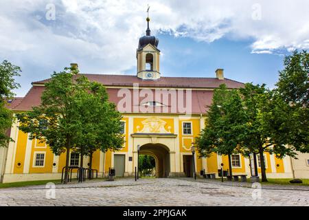 Ingresso al castello di Rammenau in Germania Foto Stock