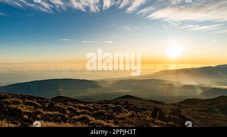 Alba panoramica come visto dal Piton des Neiges sull'isola di la Reunion Foto Stock