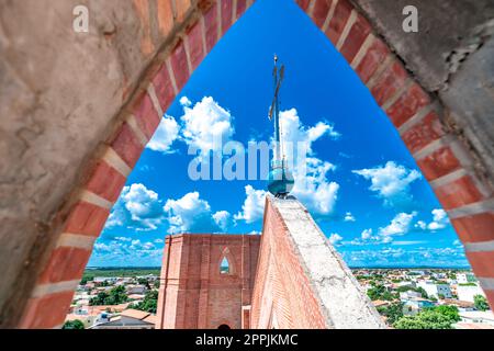 Bom Jesus da Lapa, Brasile. Catedral Nossa Senhora do Carmo e vista sulla città Foto Stock