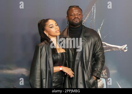 Lethal Bizzle con la compagnia partecipa allo Screening "Black Panther: Wakanda Forever" all'UCI Luxe Mercedes Platz il 7 novembre 2022 a Berlino, Germania. Foto Stock