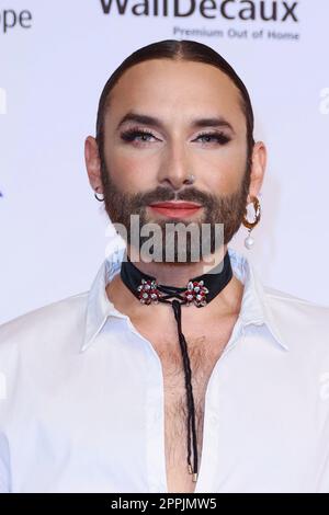 Conchita Wurst (Tom Neuwirth), Verleihung der Goldene Bild der Frau in der Neuen Flora, Amburgo, 09.11.2022 Foto Stock