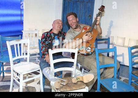 Bernhard Hoecker, Tetje Mierendorf, Bernhard Hoecker besucht die Vorstellung des Musicals Mamma mia, Neue Flora, Amburgo, 03.11.2022 Foto Stock