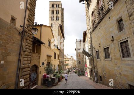 AREZZO, ITALIA - 24 GIUGNO 2022: Storica città medievale di Arezzo, Toscana, Italia Foto Stock