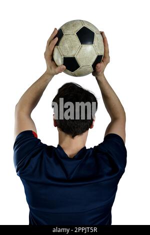 Primo piano di una scena di azione calcistica con il giocatore di calcio lancia un calcio Foto Stock