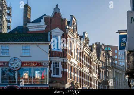 NORWICH, INGHILTERRA, Regno Unito - 29 DICEMBRE 2013: Architettura nel centro storico di Norwick, Norfolk, Inghilterra, Regno Unito Foto Stock